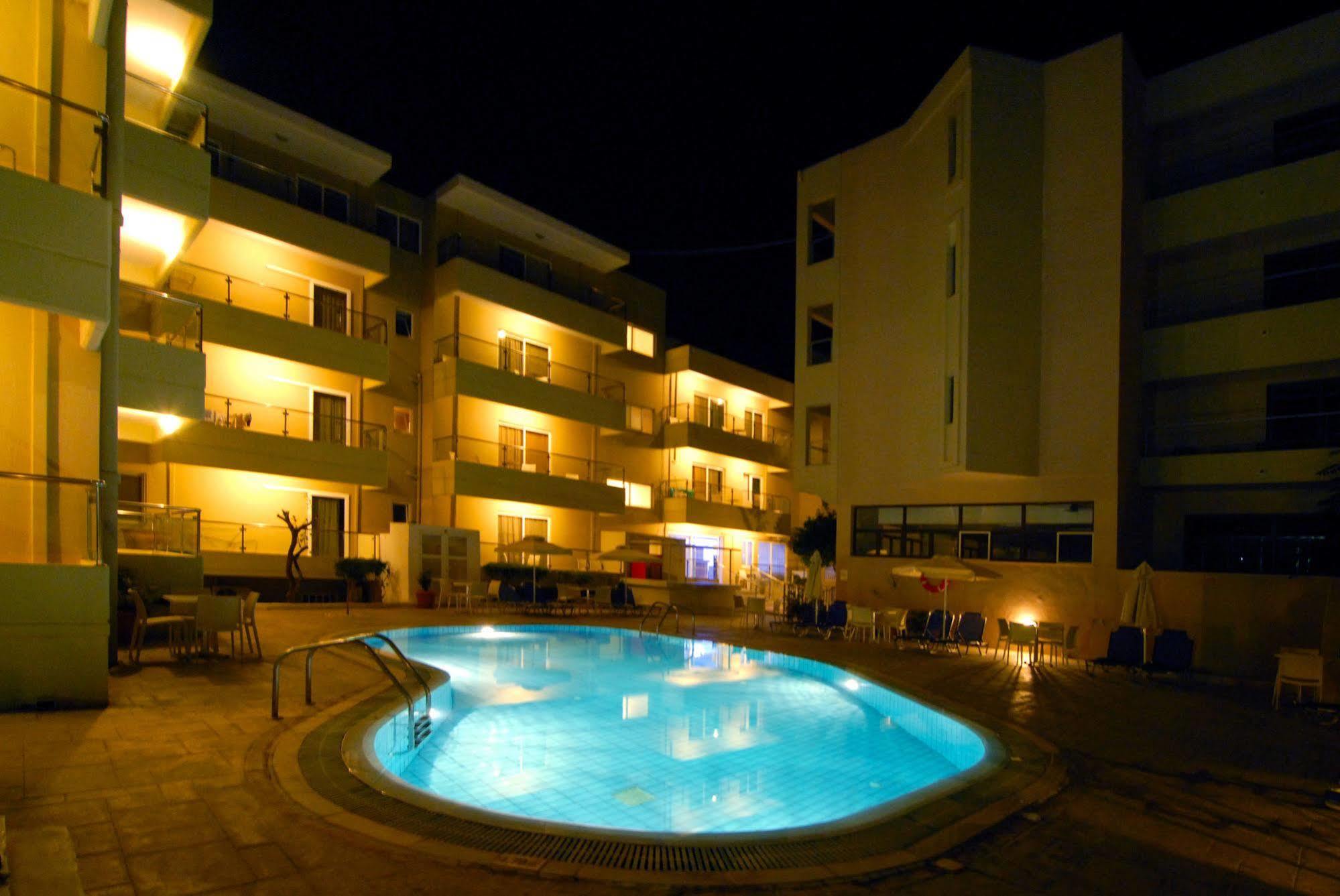 Michel Apartments コス・タウン エクステリア 写真